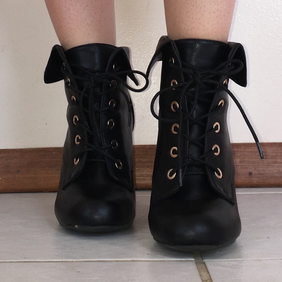 Laced Heeled booties! - Picture 2 of 4